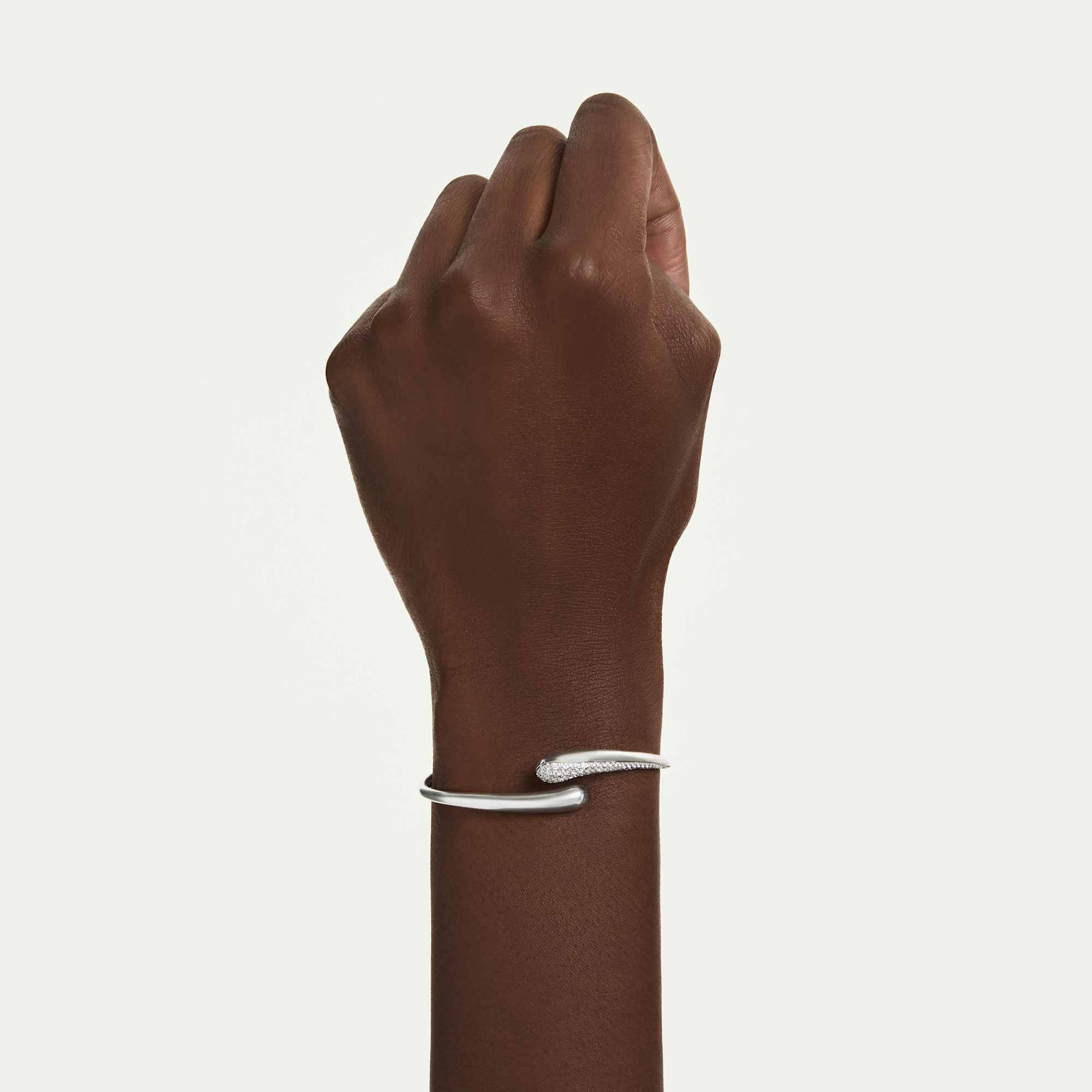 classica-bangle-intertwining-round-cut-white-sterling-silver-swarovski-5740346