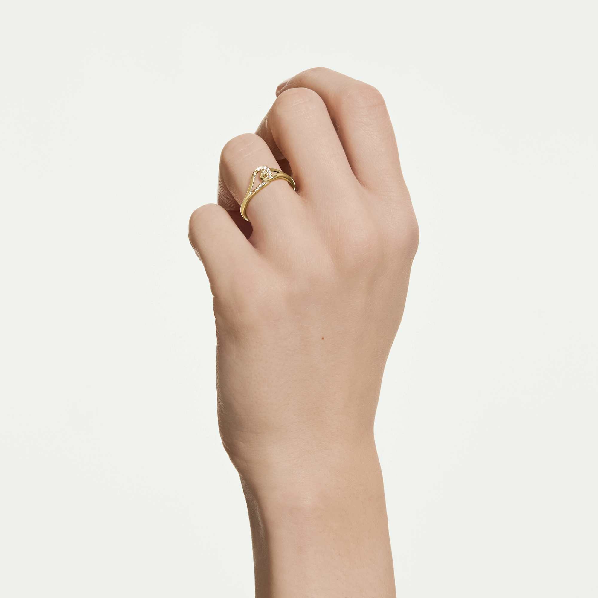 classica-ring-round-cut-interlocking-white-sterling-silver-18k-gold-finish-swarovski-5746010