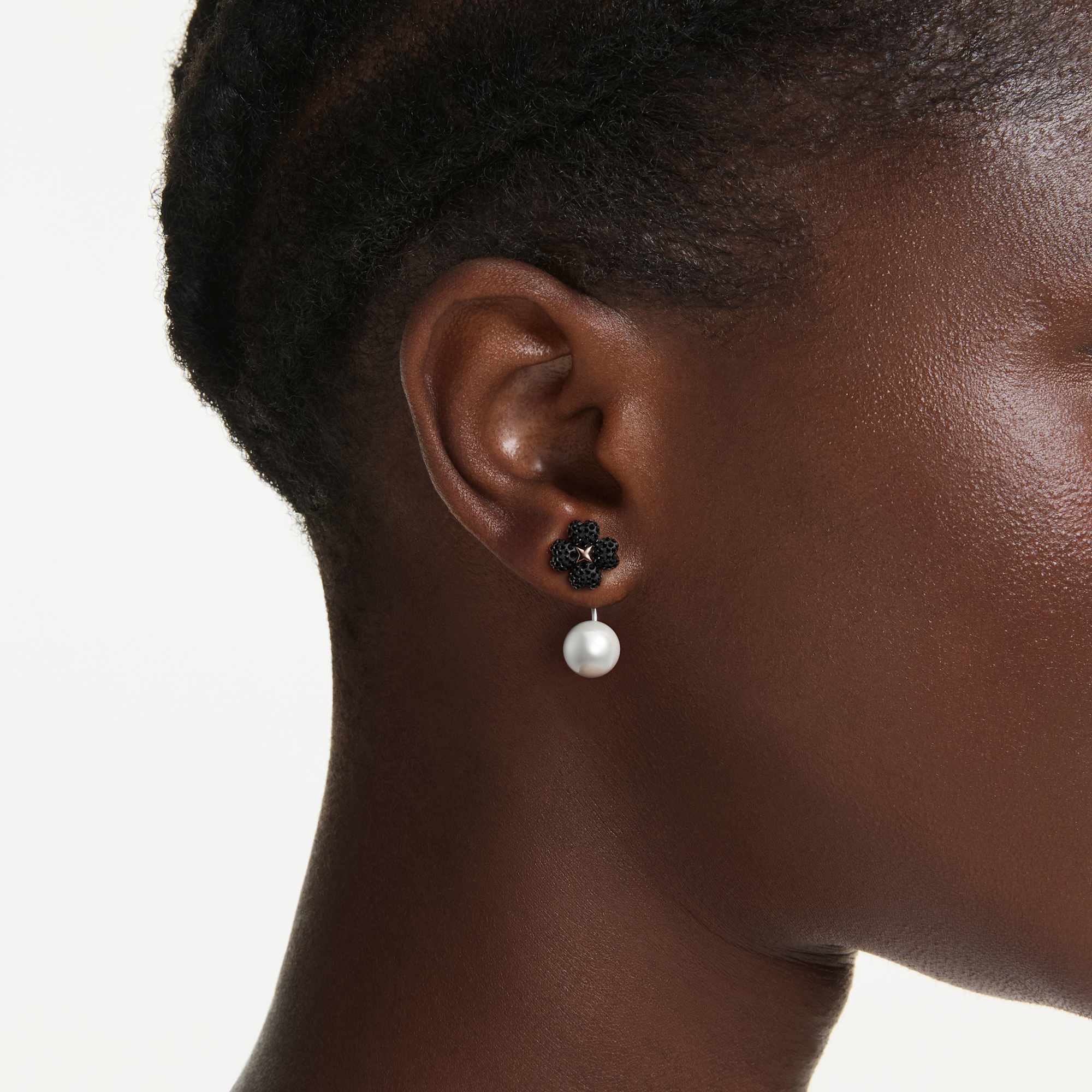 latisha-earrings-pavC3A9-clover-black-mixed-metal-finish-swarovski-5743573