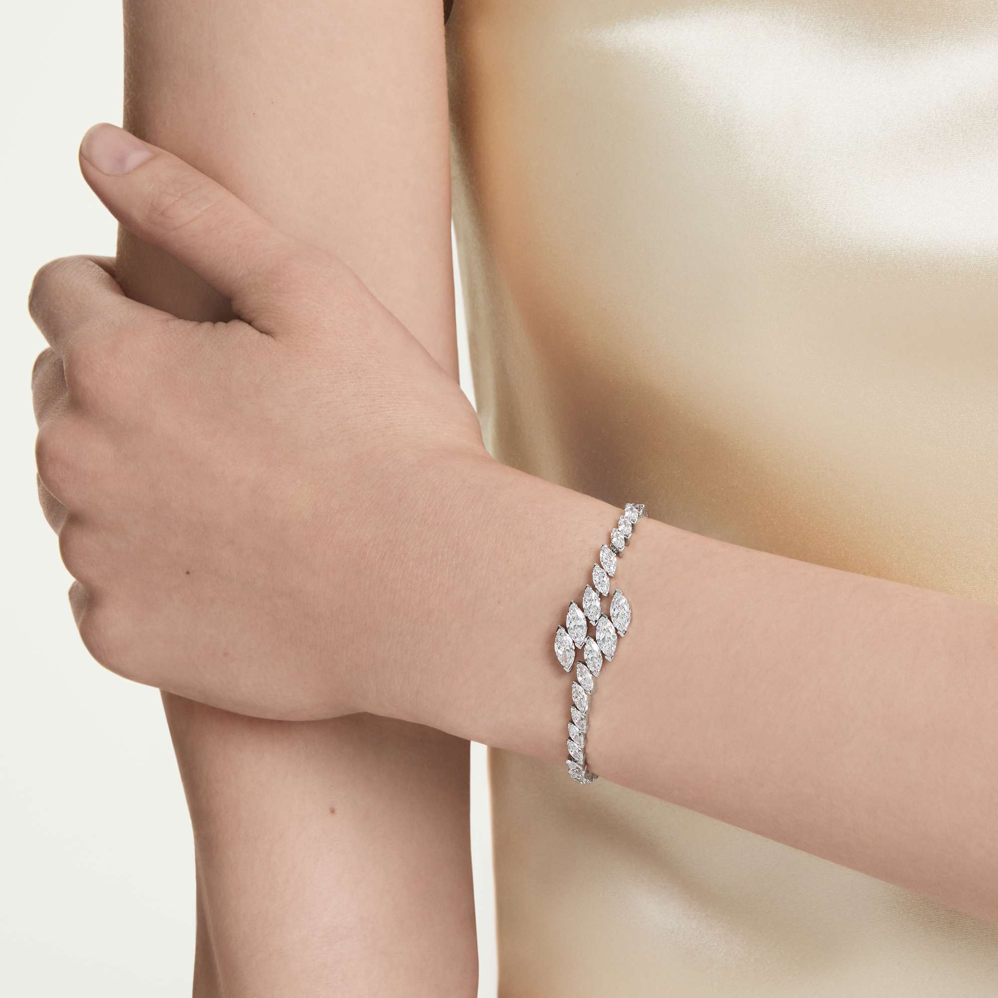 mesmera-bracelet-marquise-cut-white-rhodium-plated-swarovski-5748014