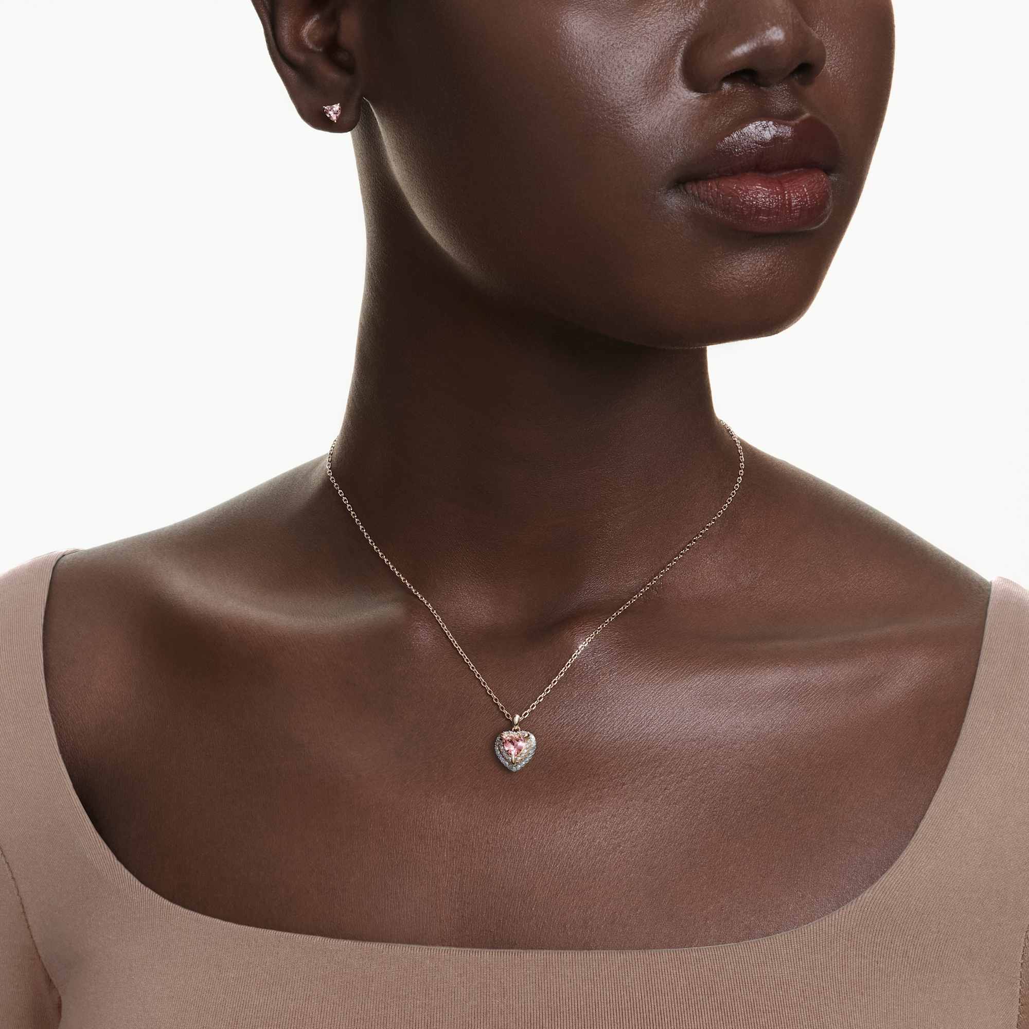 one-set-heart-cut-pavC3A9-heart-pink-18k-rose-gold-finish-swarovski-5743883