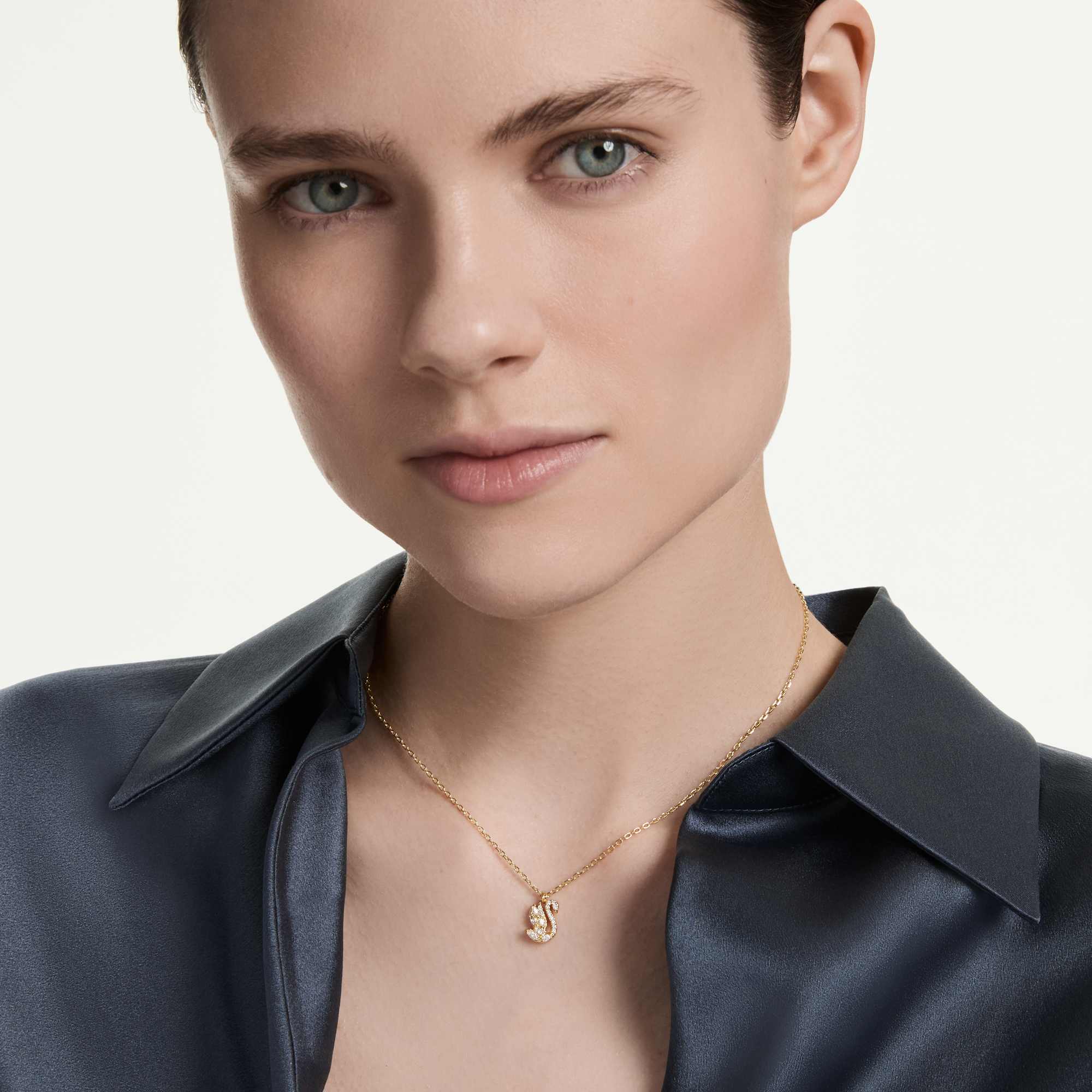 swan-pendant-mixed-cuts-swan-white-18k-gold-finish-swarovski-5754626